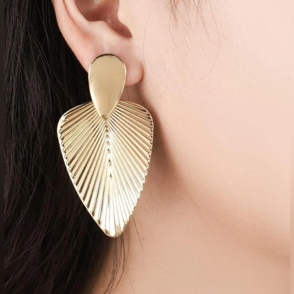 Textured Leaf Earrings - Picture 6 of 8